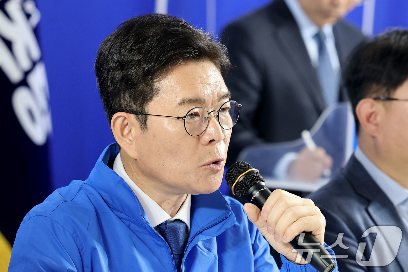 (서울=뉴스1) 이광호 기자 = 정원오 더불어민주당 서울시장 후보가 4일 오전 서울 중구 선거사무실에서 가진 서울지역 구청장 후보들과의 간담회에서 발언하고 있다. 2026.5.4/ …
