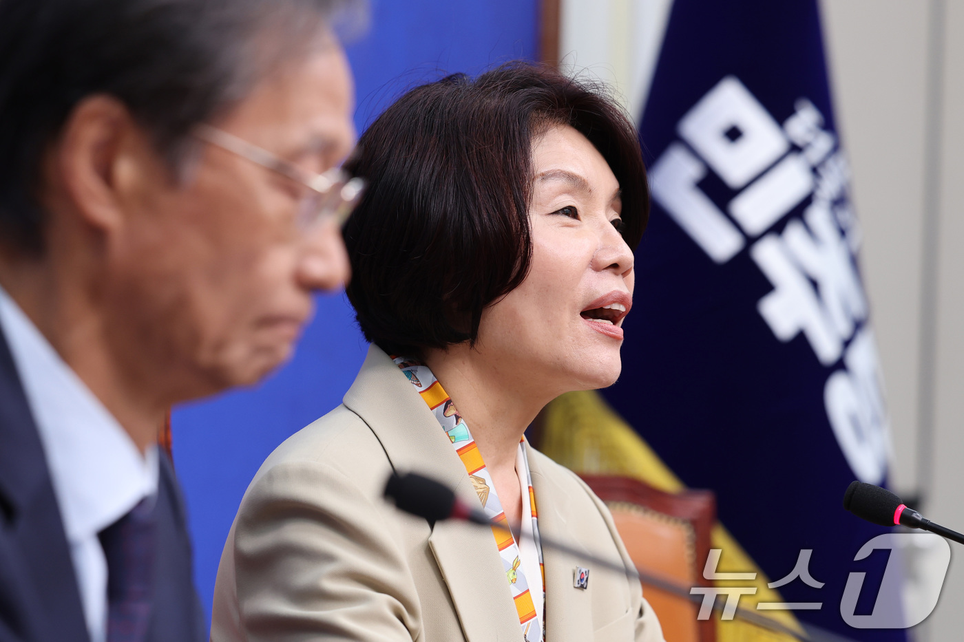 (서울=뉴스1) 신웅수 기자 = 한정애 더불어민주당 정책위의장이 4일 서울 여의도 국회에서 6.3 지방선거 어린이 공약을 발표하고 있다. 2026.5.4/뉴스1