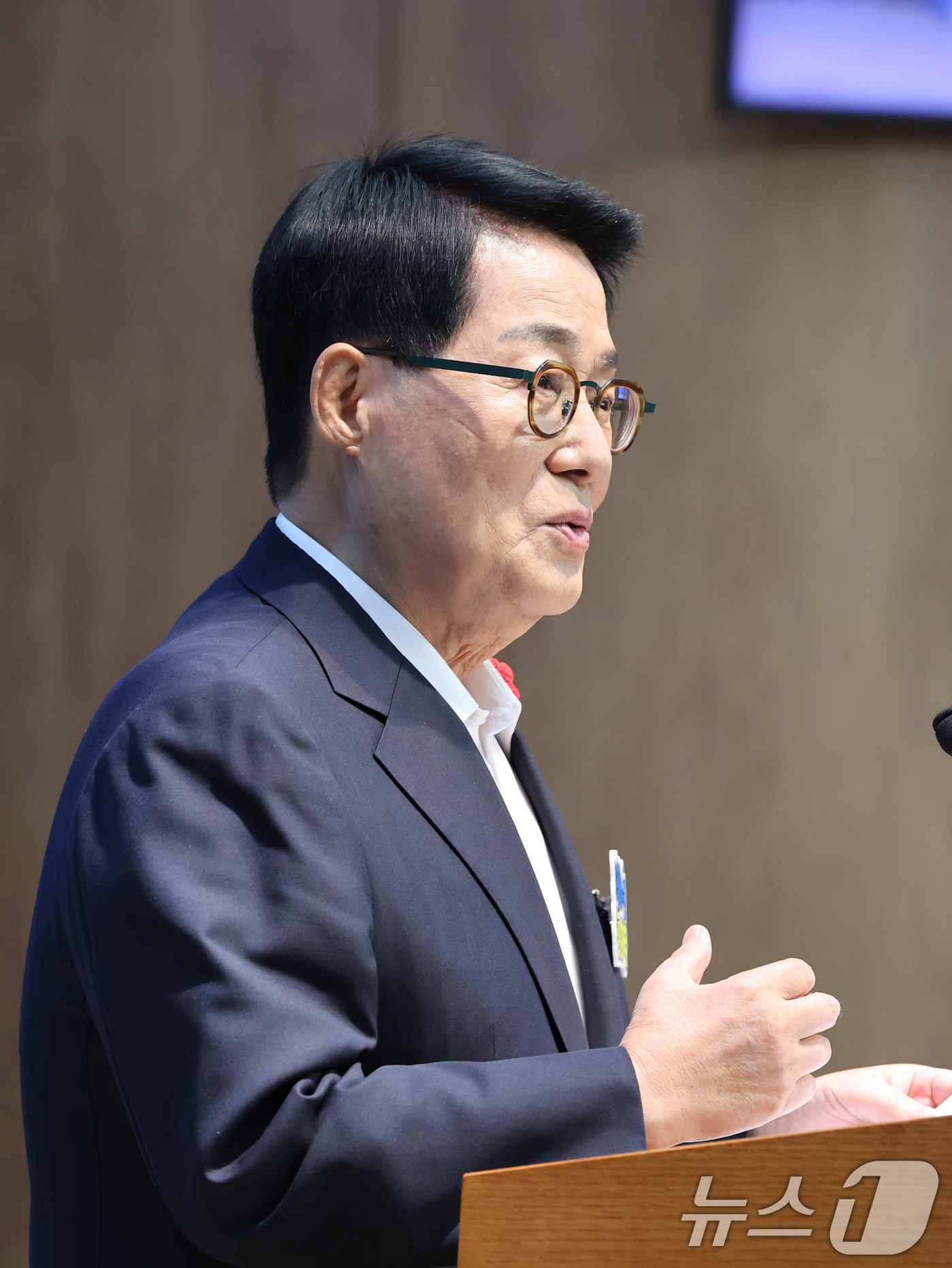 (서울=뉴스1) 황기선 기자 = 박지원 더불어민주당 의원이 4일 오전 서울 여의도 국회 소통관에서 제22대 국회  하반기 국회의장 출마 기자회견을 하고 있다. 2026.5.4/뉴스 …