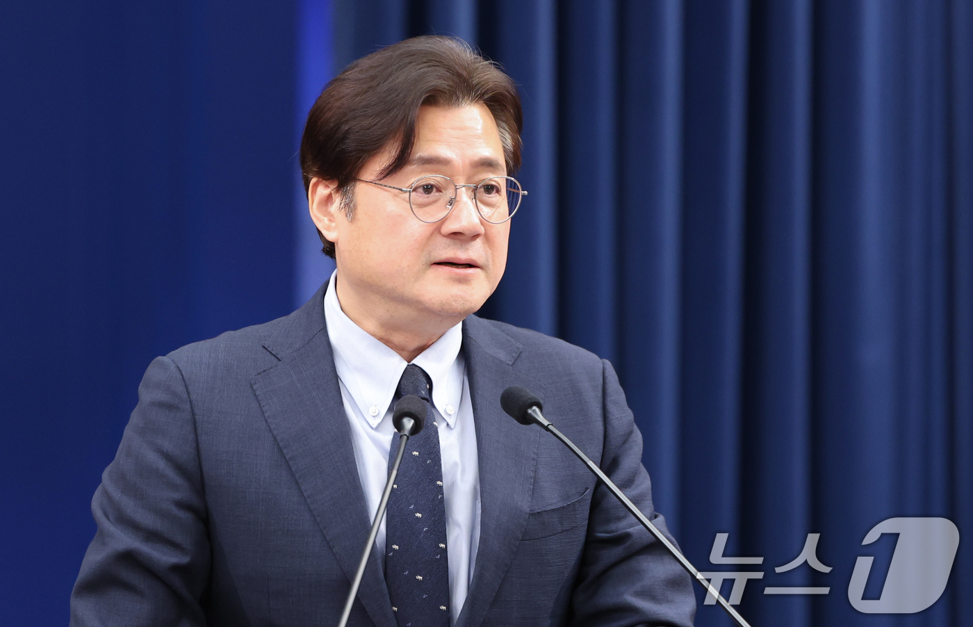 (서울=뉴스1) 허경 기자 = 홍익표 정무수석이 4일 청와대 춘추관에서 '조작기소 특검법' 관련 현안 브리핑을 하고 있다. 2026.5.4/뉴스1