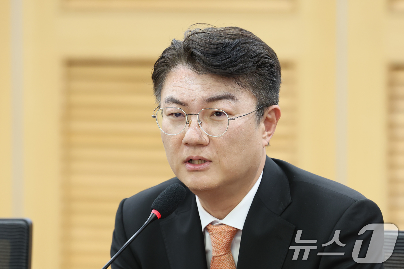 (서울=뉴스1) 신웅수 기자 = 김정철 개혁신당 서울시장 후보가 4일 서울 여의도 국회 의원회관에서 열린 사법내란 저지를 위한 수도권 광역단체장 후보자 긴급 연석회의에서 발언하고 …