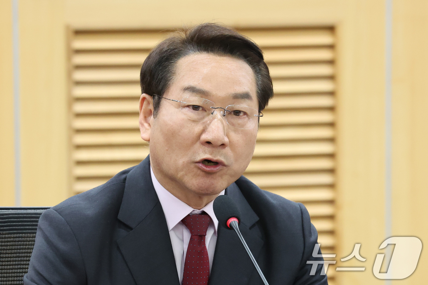 (서울=뉴스1) 신웅수 기자 = 유정복 국민의힘 인천시장 후보가 4일 서울 여의도 국회 의원회관에서 열린 사법내란 저지를 위한 수도권 광역단체장 후보자 긴급 연석회의에서 발언하고 …