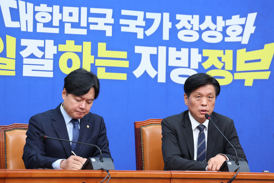 지방선거 D-30 기자간담회하는 조승래