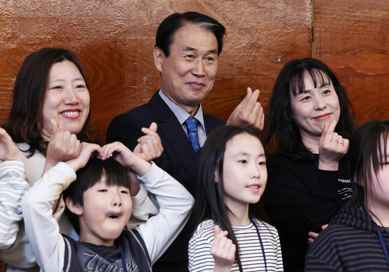 권오을 보훈부 장관 '영웅의 아이들과 함께'
