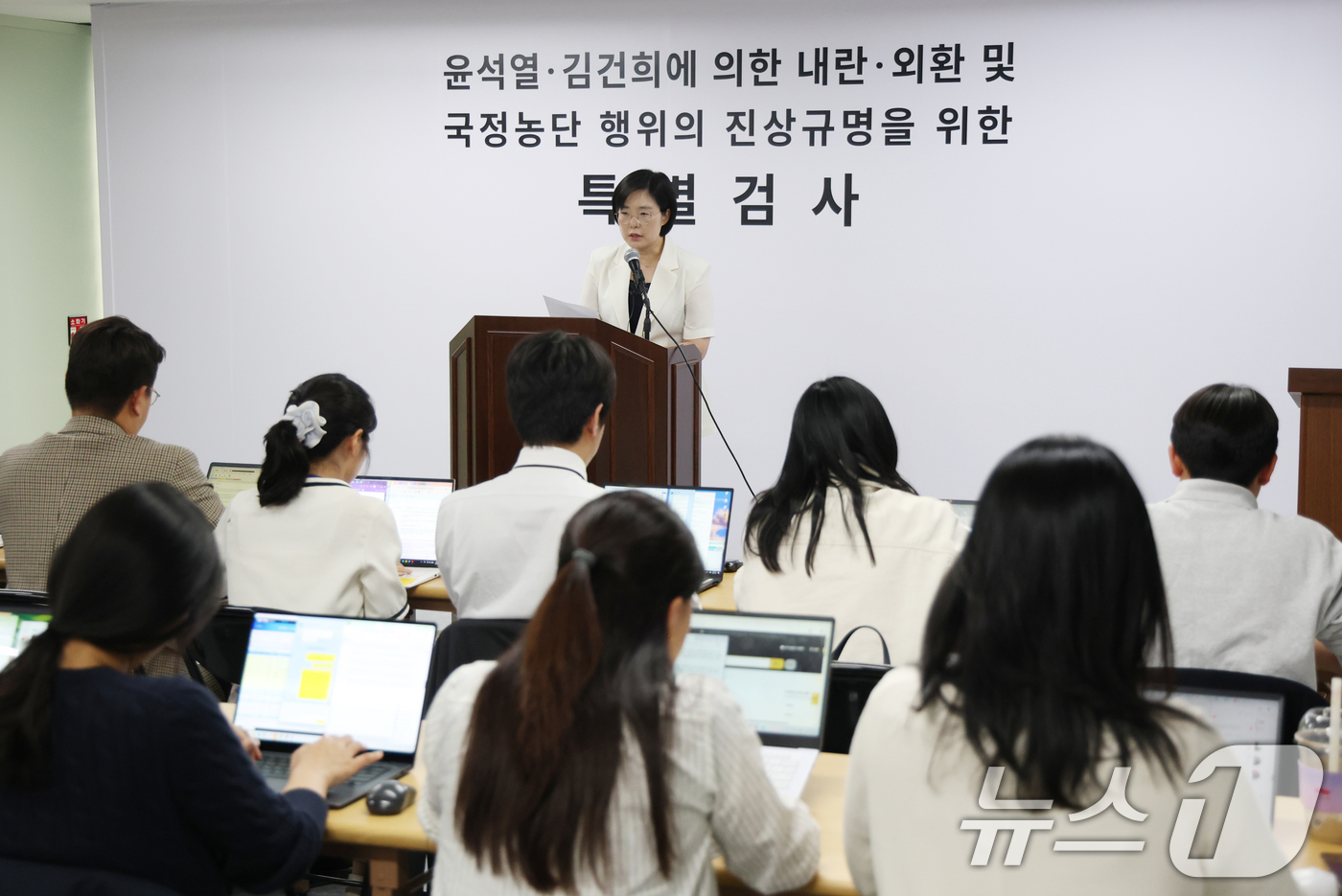 (과천=뉴스1) 김영운 기자 = 김지미 특검보가 4일 경기 과천시 별양동 2차 종합특검 사무실에서 정례 브리핑을 하고 있다.  2026.5.4/뉴스1