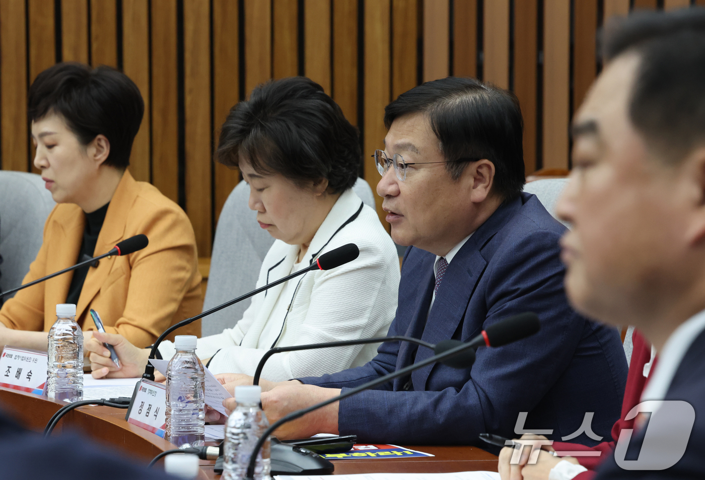 (서울=뉴스1) 황기선 기자 = 정점식 국민의힘 정책위의장이 4일 오후 서울 여의도 국회에서 열린 '이재명 죄지우기 특검법 위헌성 긴급토론회'에서 모두발언을 하고 있다.  2026 …
