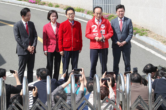 추경호·이철우, 박근혜 전 대통령 50분 차담…"좋은 결과 바라" 덕담