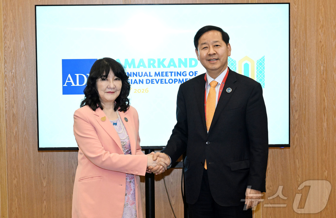 (서울=뉴스1) = 한.중.일 재무장관회의, ASEAN+3 재무장관회의 및 아시아개발은행(ADB) 연차총회 참석차 우즈베키스탄 사마라칸트를 방문한 구윤철 부총리 겸 재정경제부 장관 …