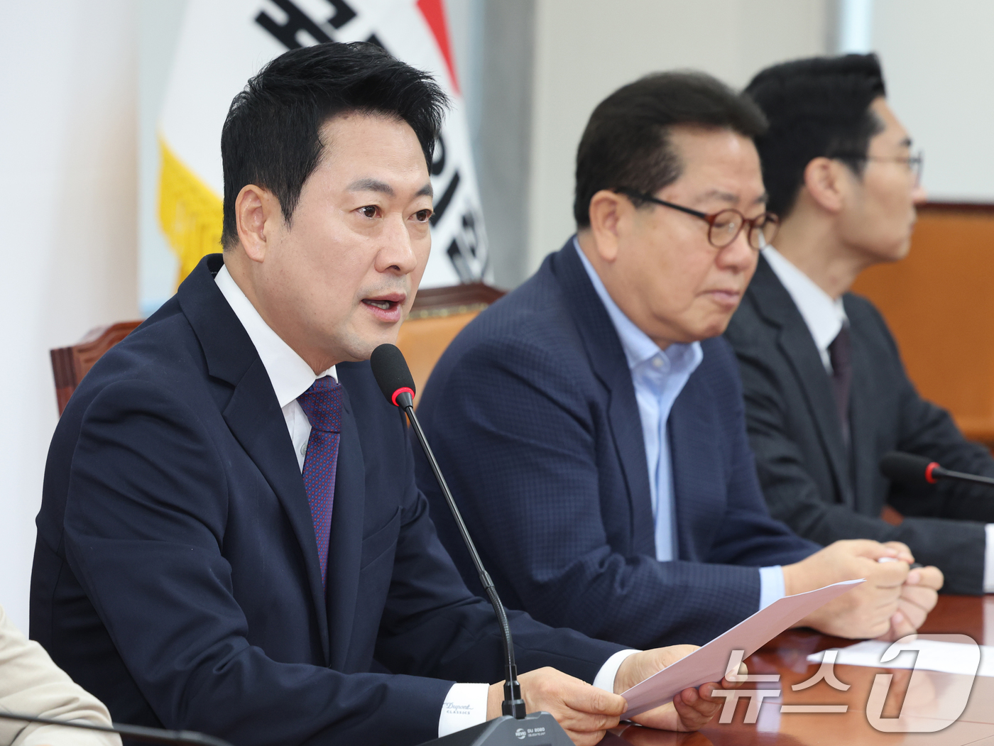 (서울=뉴스1) 황기선 기자 = 장동혁 국민의힘 대표가 5일 오전 서울 여의도 국회에서 열린 기자간담회에서 모두발언을 하고 있다.  2026.5.5/뉴스1