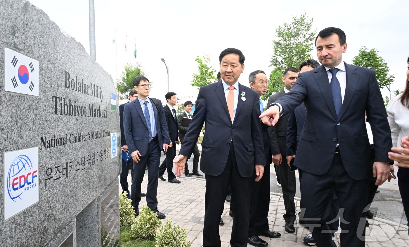 (서울=뉴스1) = 한.중.일 재무장관회의 및 ASEAN+3 재무장관회의, 아시아개발은행(ADB) 연차총회 참석차 우즈베키스탄을 방문 중인 구윤철 부총리 겸 재정경제부 장관이 2일 …