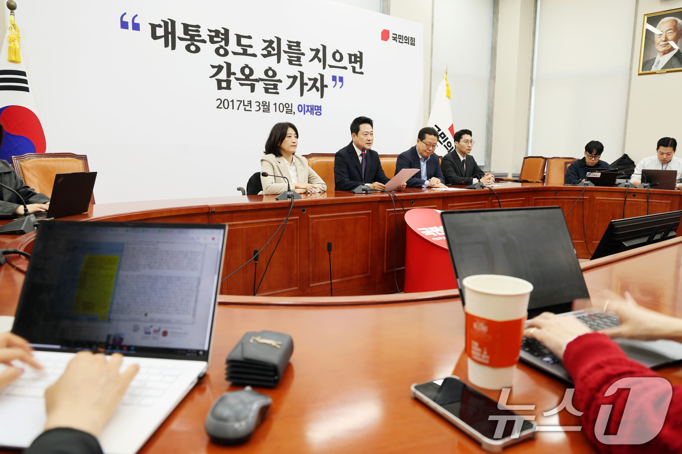 (서울=뉴스1) 황기선 기자 = 장동혁 국민의힘 대표가 5일 오전 서울 여의도 국회에서 열린 기자간담회에서 모두발언을 하고 있다. 2026.5.5/뉴스1