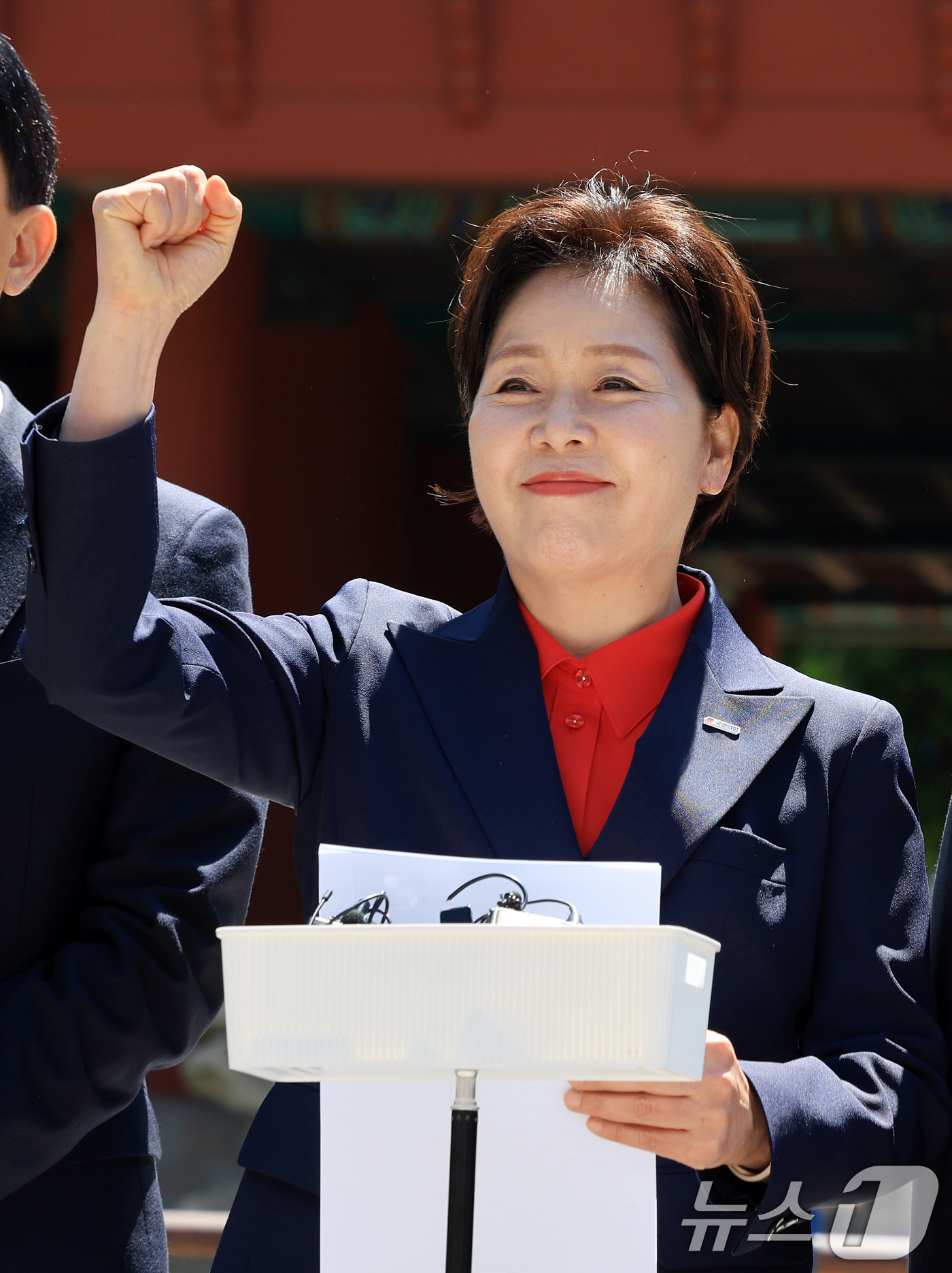 (서울=뉴스1) 이호윤 기자 = 양향자 경기지사 후보가 5일 서울 종로구 보신각 앞에서 열린 '이재명 사법쿠테타 저지를 위한 국민의힘 광역단체장 후보 긴급 기자회견'에서 발언 전 …