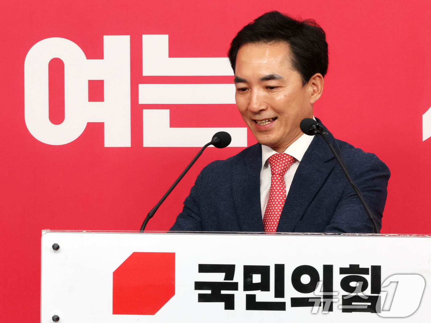 (서울=뉴스1) 황기선 기자 = 부산 북갑 국회의원 보궐선거 국민의힘 후보로 선출된 박민식 전 국가보훈부 장관이 5일 서울 여의도 중앙당사에서 열린 기자간담회에 참석하고 있다. …