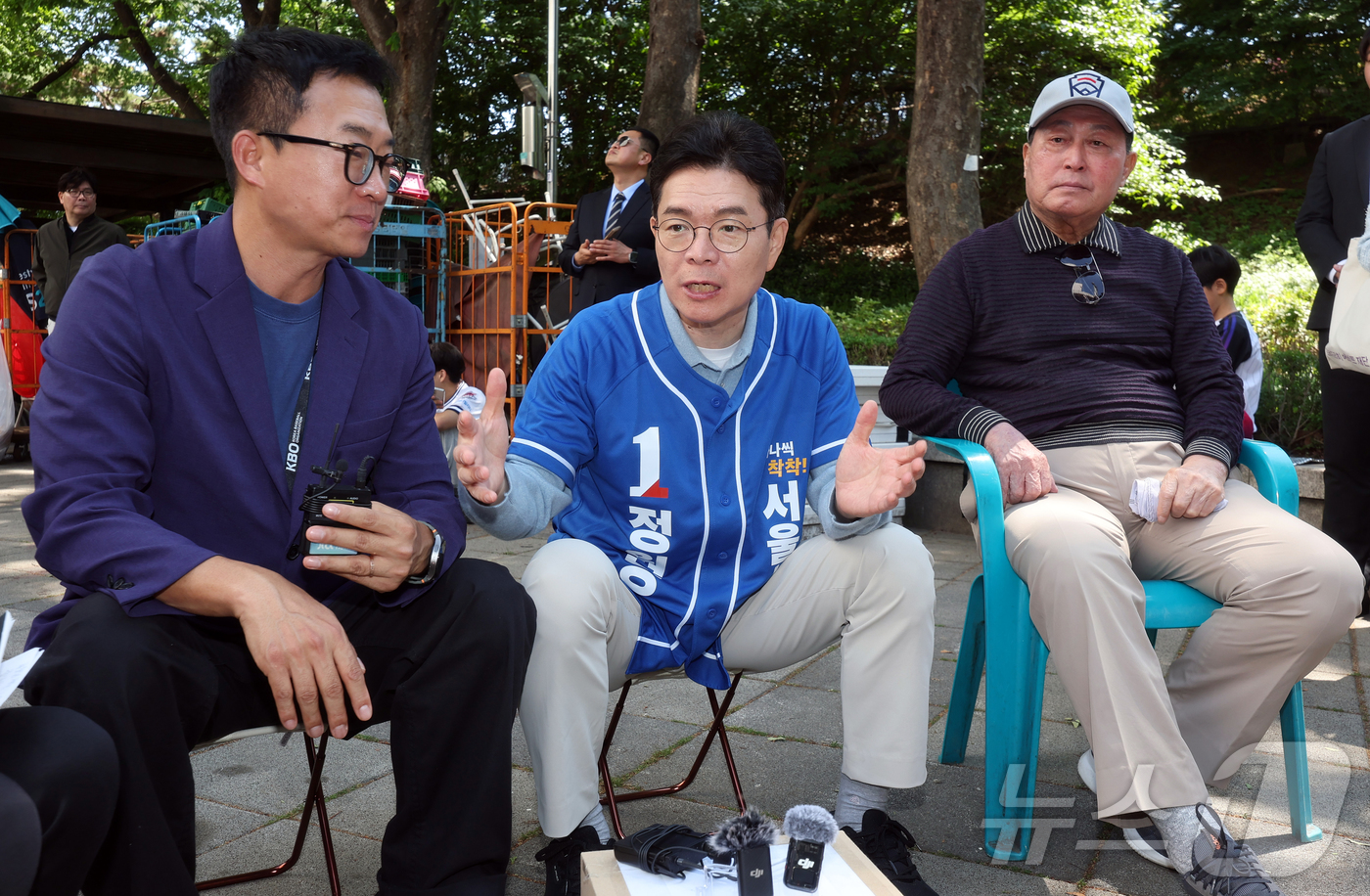 (서울=뉴스1) 김진환 기자 = 정원오 더불어민주당 서울시장 후보가 어린이날인 5일 오후 서울 송파구 잠실야구장에서 열린 야구팬들과 간담회에 참석해 발언하고 있다. 2026.5.5 …