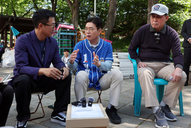 야구팬들과 간담회 갖는 정원오 후보