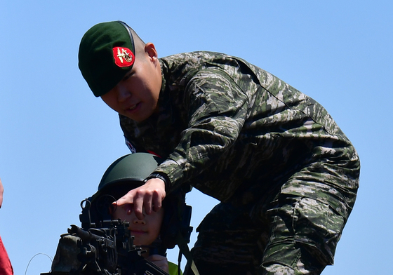 해병대 전차 체험하는 동심