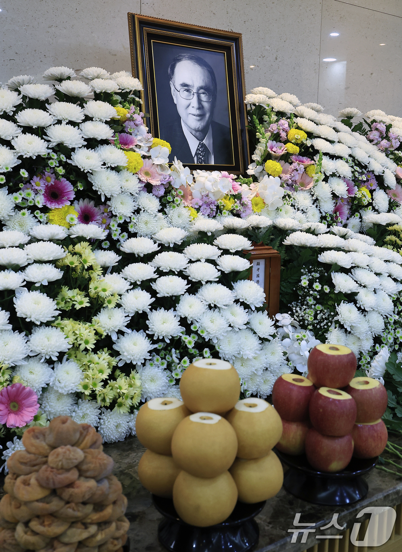 (서울=뉴스1) 박정호 기자 = 5일 오후 서울시 송파구 풍납동 서울아산병원 장례식장에 향년 92세를 일기로 별세한 이홍구 전 국무총리 빈소가 마련돼 있다. 2026.5.5/뉴스1 …