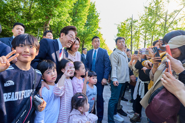 이재명 대통령 부부, 서울어린이대공원 깜짝 방문