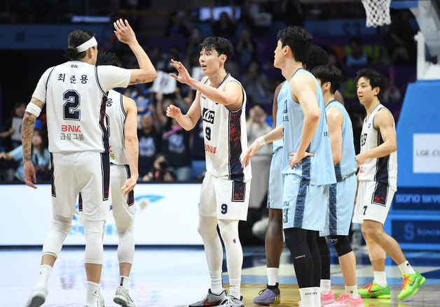 KCC, 챔프전 1차전 소노 격파... 우승 확률 71.4%