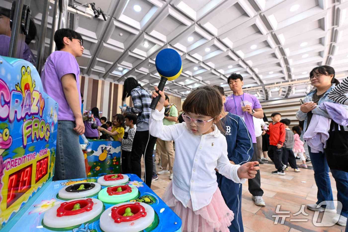 본문 이미지 - 여의도순복음교회 교회학교가 어린이날인 지난 5일 '2026 교회학교의 날' 행사를 열고 어린이와 학부모 4300여 명을 맞았다.