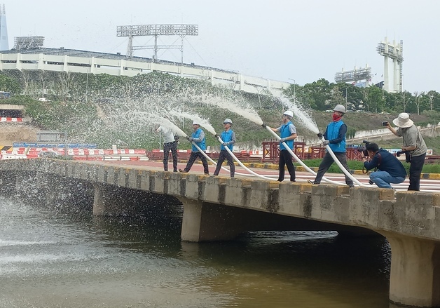 강남구, 집중호우·태풍 대비…탄천 일대서 실전 방재훈련