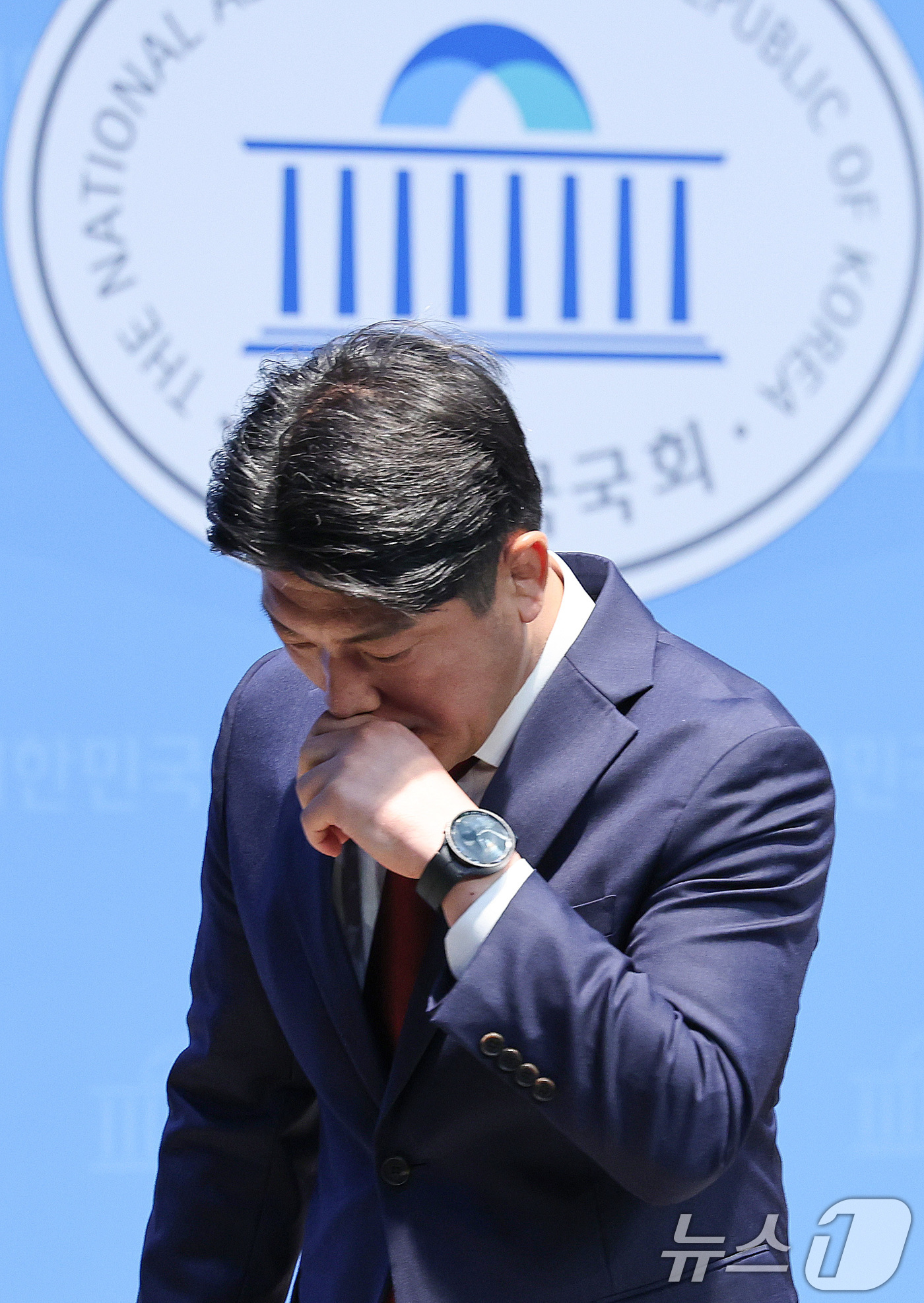 (서울=뉴스1) 신웅수 기자 = 이용 전 국민의힘 의원이 6일 서울 여의도 국회에서 하남갑 국회의원 보궐선거 출마선언을 마친 후 소통관을 나서고 있다. 2026.5.6/뉴스1