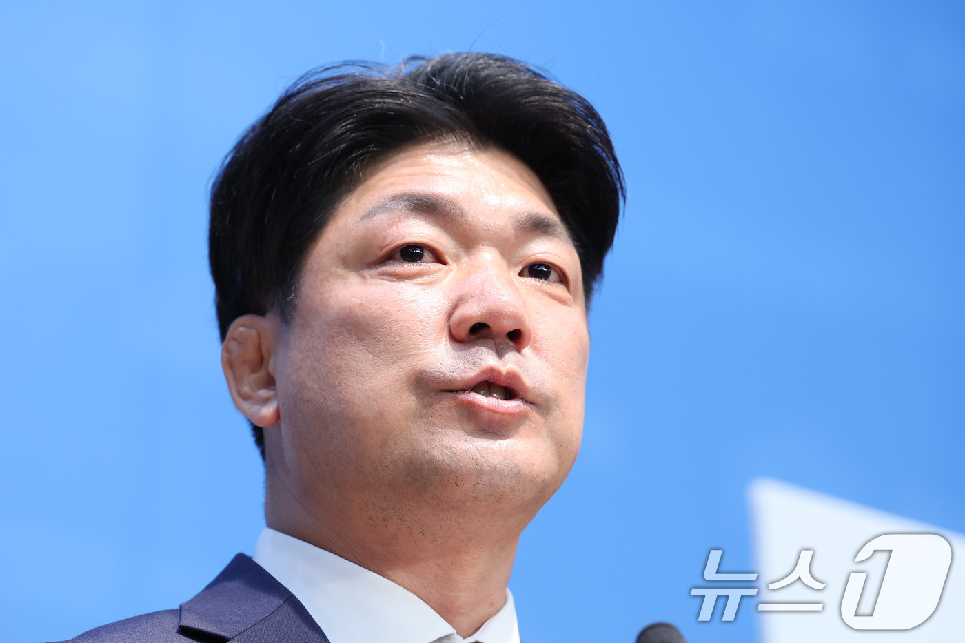 (서울=뉴스1) 신웅수 기자 = 이용 전 국민의힘 의원이 6일 서울 여의도 국회 소통관에서 하남갑 국회의원 보궐선거 출마 선언을 하고 있다. 2026.5.6/뉴스1