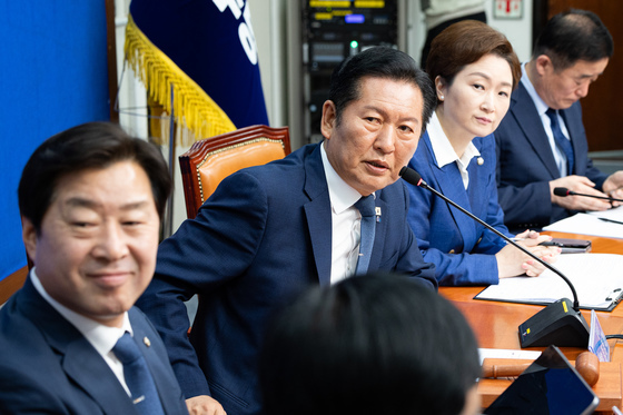 코스피 지수 바라보는 민주당 지도부