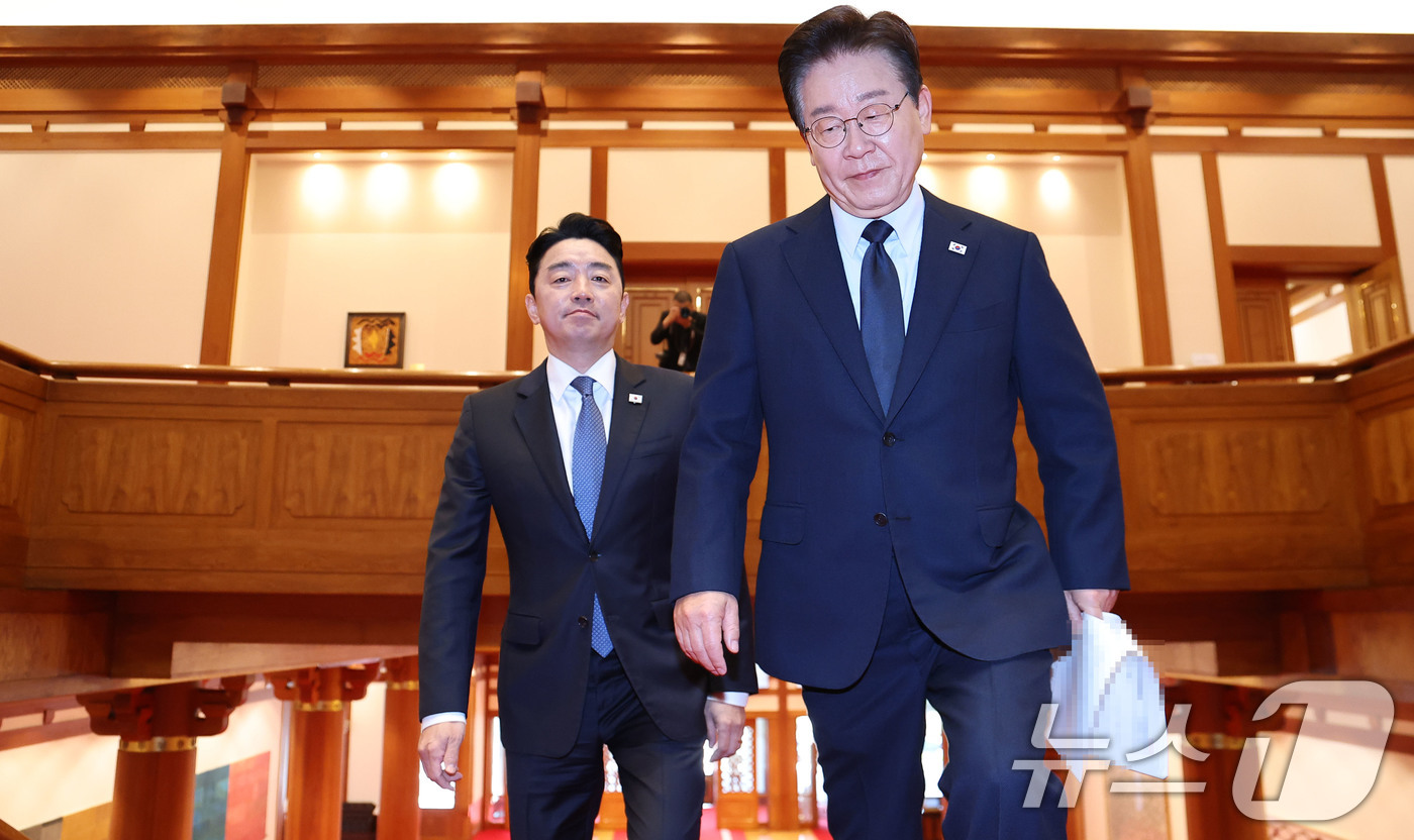 (서울=뉴스1) 이재명 기자 = 이재명 대통령이 6일 청와대로 출근하고 있다. 2026.5.6/뉴스1
