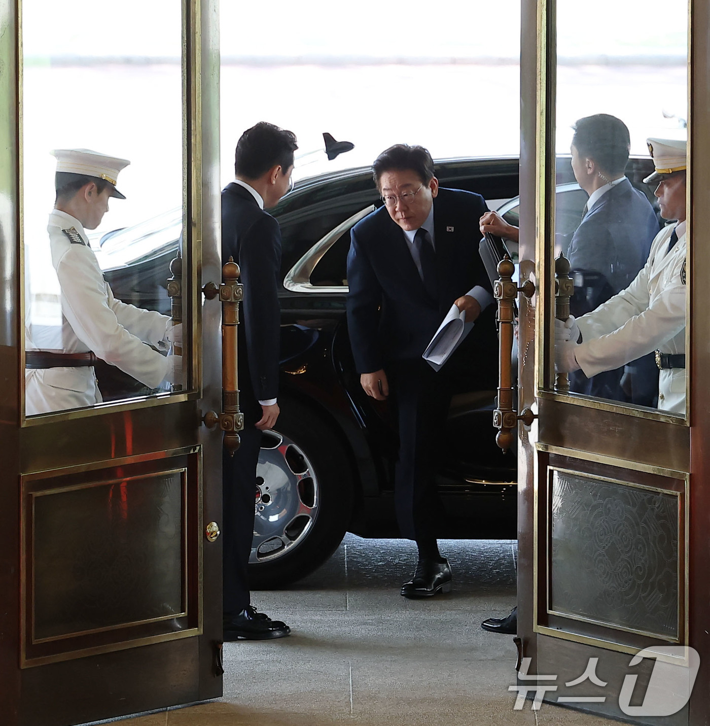 (서울=뉴스1) 이재명 기자 = 이재명 대통령이 6일 청와대로 출근하고 있다. 2026.5.6/뉴스1