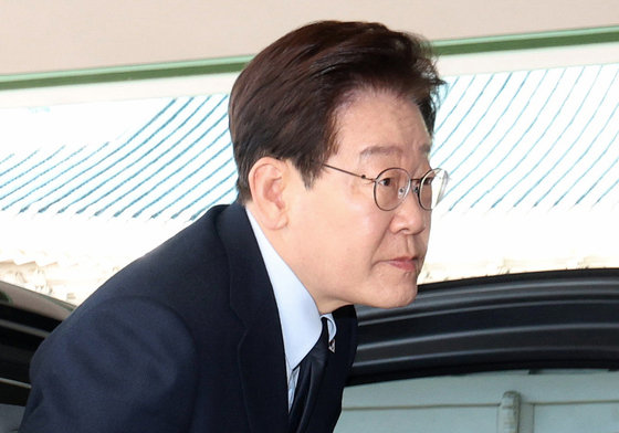 청와대 들어서는 이재명 대통령