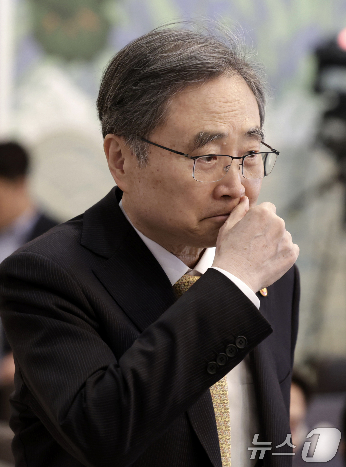 (서울=뉴스1) 이재명 기자 = 조현 외교부 장관이 6일 청와대에서 열린 제20회 국무회의 겸 제7차 비상경제점검회의에 참석하고 있다. (청와대통신사진기자단) 2026.5.6/뉴스 …