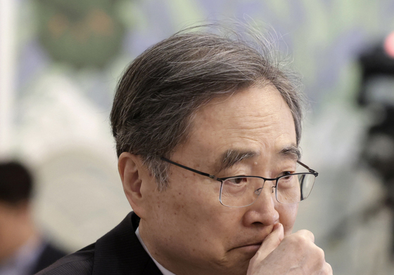 국무회의 참석하는 조현 장관