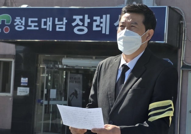인사청탁 의혹 수사 중 숨진 70대의 아들…"유튜버 법적 대응"