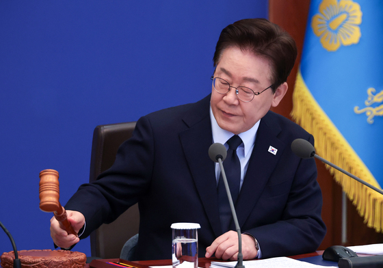 의사봉 두드리는 이재명 대통령