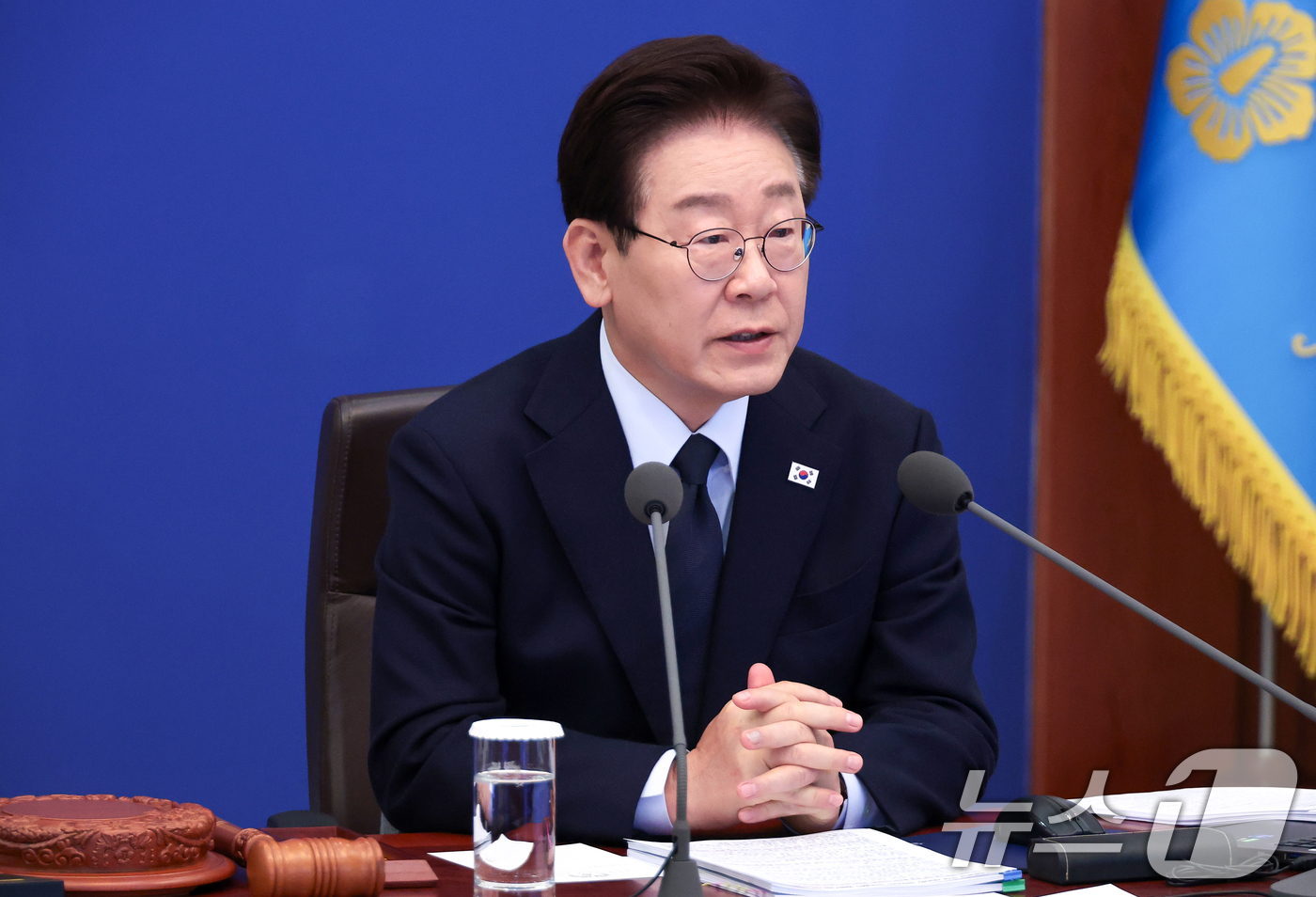 (서울=뉴스1) 이재명 기자 = 이재명 대통령이 6일 청와대에서 열린 제20회 국무회의 겸 제7차 비상경제점검회의에서 발언을 하고 있다. (청와대통신사진기자단) 2026.5.6/뉴 …