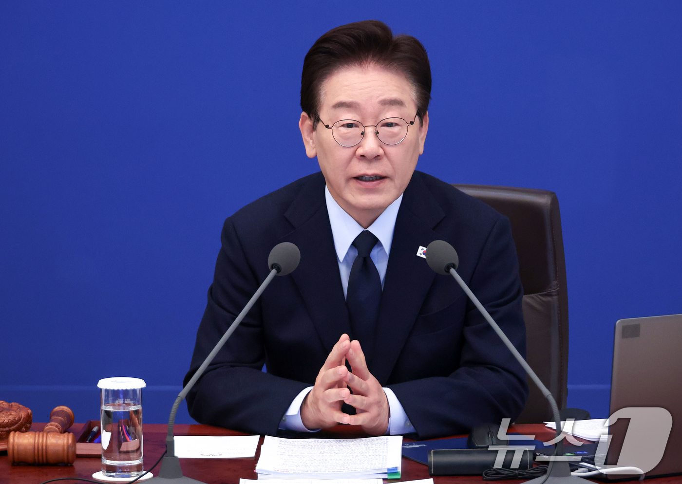 (서울=뉴스1) 이재명 기자 = 이재명 대통령이 6일 청와대에서 열린 제20회 국무회의 겸 제7차 비상경제점검회의에서 발언을 하고 있다. (청와대통신사진기자단) 2026.5.6/뉴 …