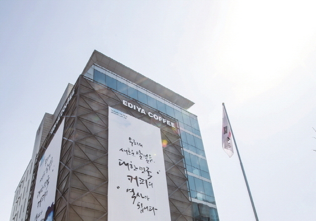 "홈카페족 한숨 깊어진다"…이디야커피, 스틱커피 최대 15.2% 인상