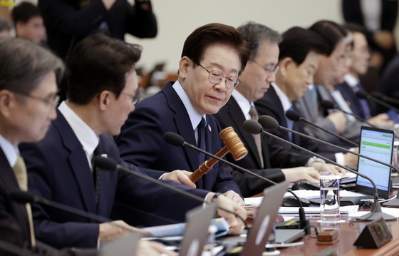 의사봉 두드리는 이재명 대통령