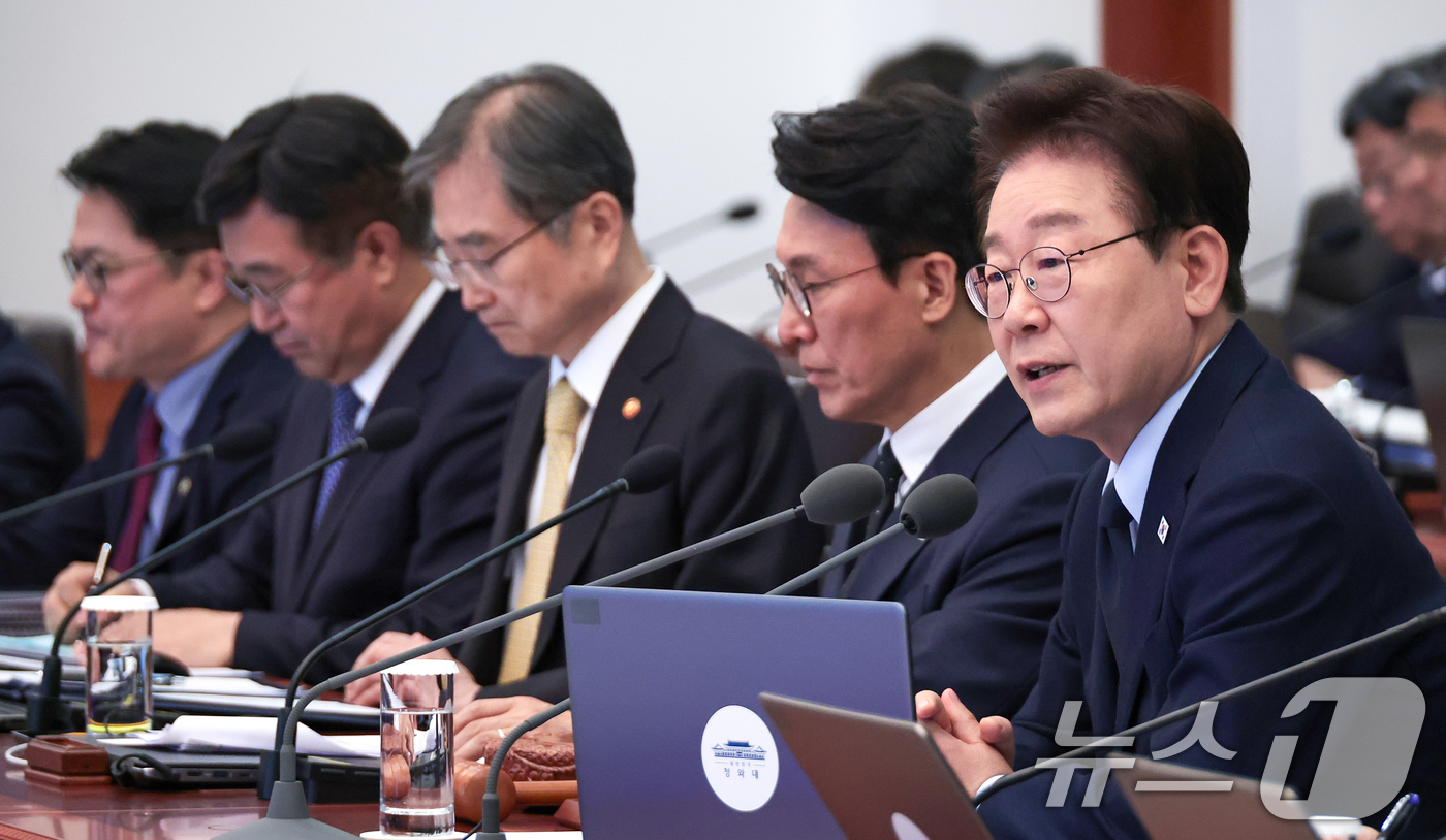 (서울=뉴스1) 허경 기자 = 이재명 대통령이 6일 청와대에서 열린 비상경제점검회의 겸 국무회의에서 발언하고 있다. (청와대통신사진기자단) 2026.5.6/뉴스1