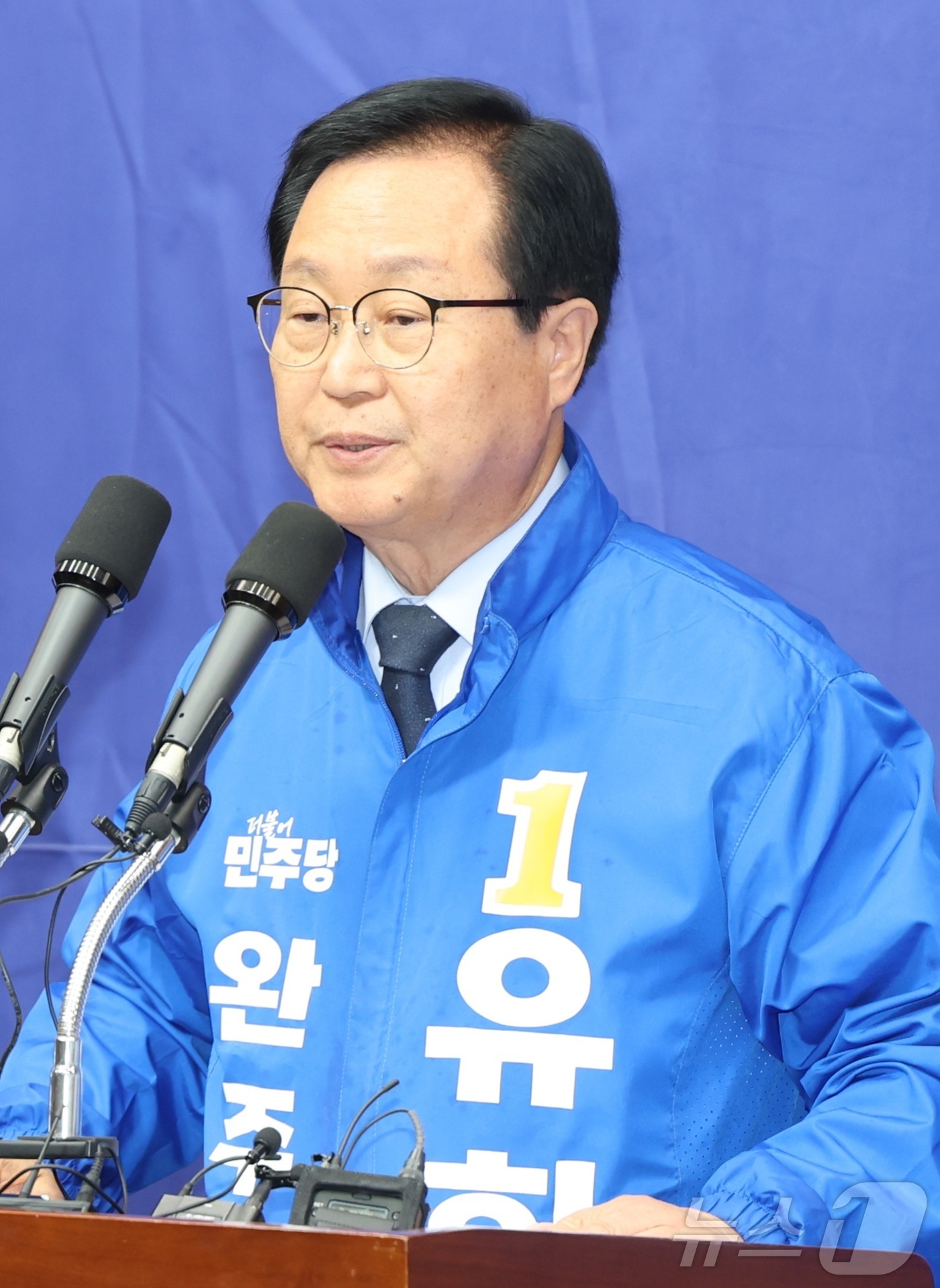 (전주=뉴스1) 유경석 기자 = 유희태 더불어민주당 완주군수 예비후보가 6일 전북 전주시 전북특별자치도의회에서 동학 관련 정책 기자회견을 열고 발언을 하고 있다. 2026.5.6/ …