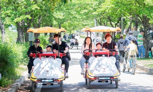 "자전거 봄나들이 어때"…구미 동락공원에 이색자전거·카페 개장