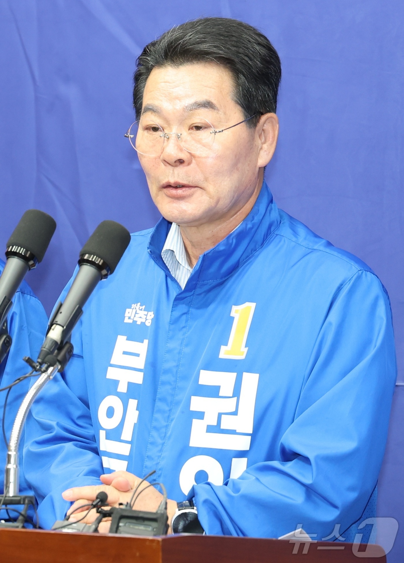 (전주=뉴스1) 유경석 기자 = 권익현 더불어민주당 부안군수 예비후보가 6일 전북 전주시 전북특별자치도의회에서 동학 관련 정책 기자회견을 열고 발언을 하고 있다. 2026.5.6/ …