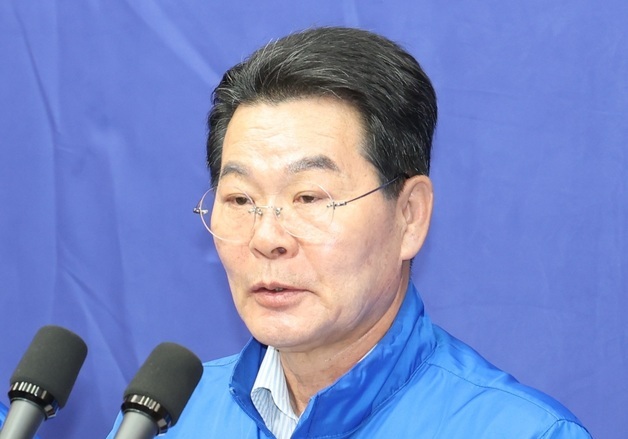 발언하는 권익현 예비후보