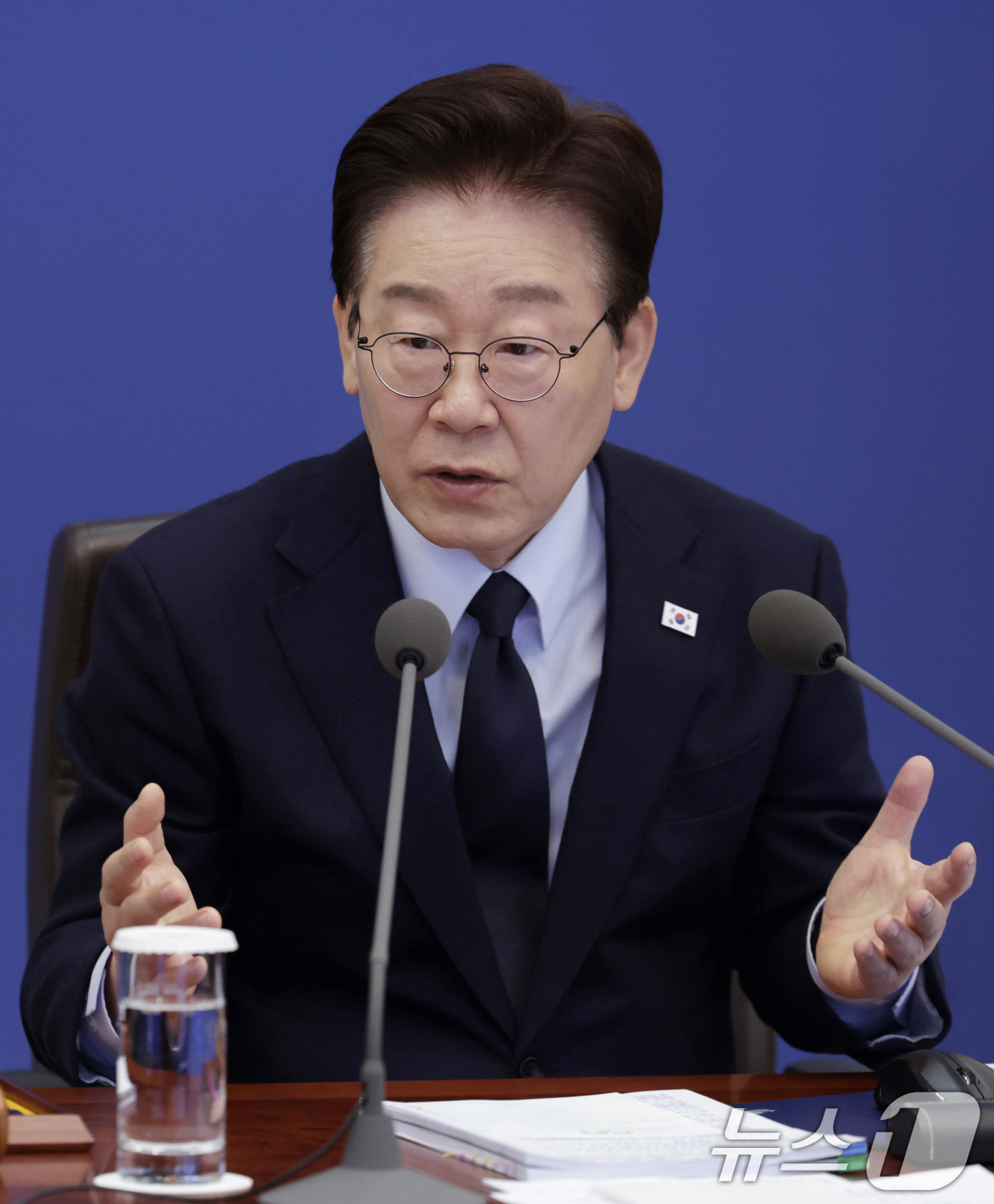 (서울=뉴스1) 이재명 기자 = 이재명 대통령이 6일 청와대에서 열린 제20회 국무회의 겸 제7차 비상경제점검회의에서 발언을 하고 있다. (청와대통신사진기자단) 2026.5.6/뉴 …