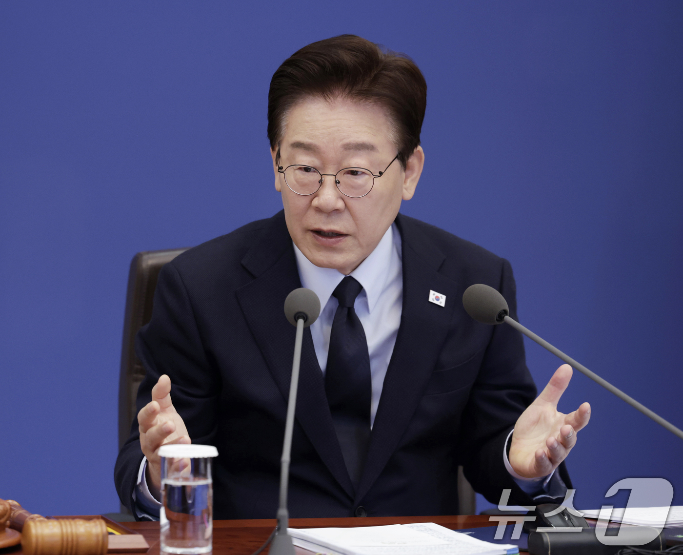 (서울=뉴스1) 이재명 기자 = 이재명 대통령이 6일 청와대에서 열린 제20회 국무회의 겸 제7차 비상경제점검회의에서 발언을 하고 있다. (청와대통신사진기자단) 2026.5.6/뉴 …