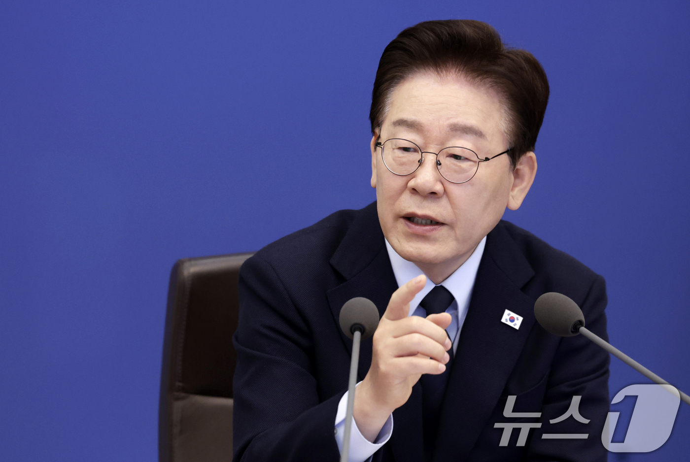 (서울=뉴스1) 이재명 기자 = 이재명 대통령이 6일 청와대에서 열린 제20회 국무회의 겸 제7차 비상경제점검회의에서 발언을 하고 있다. (청와대통신사진기자단) 2026.5.6/뉴 …