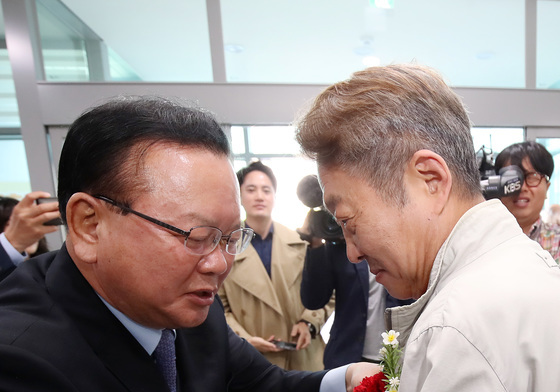 어버이날 앞두고 효도잔치 찾은 김부겸