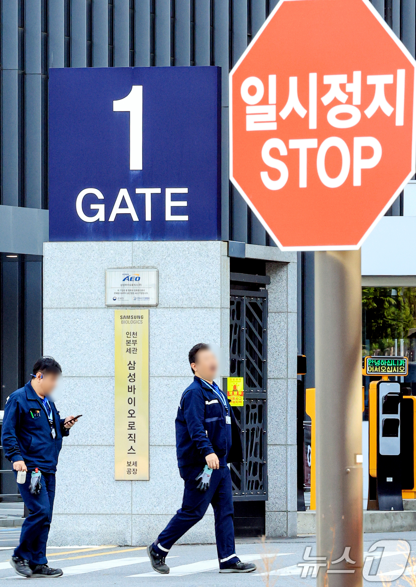 (인천=뉴스1) 이호윤 기자 = 삼성바이오로직스 노조가 전면파업 마지막 날까지 협상 타결에 실패해 6일 현장 복귀에 이어 연장·휴일 근무를 거부하는 형태인 무기한 준법투쟁에 돌입했 …
