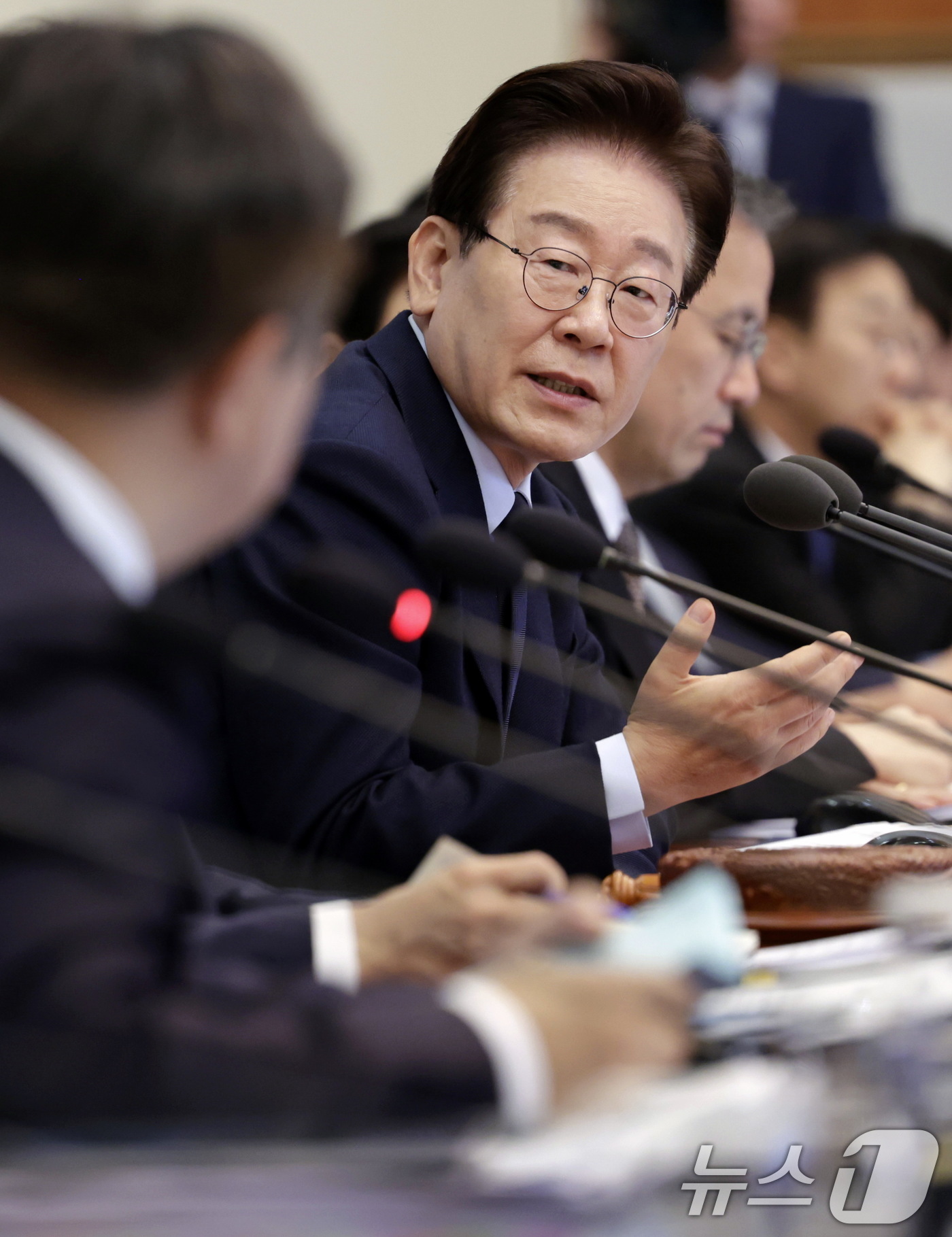 (서울=뉴스1) 이재명 기자 = 이재명 대통령이 6일 청와대에서 열린 제20회 국무회의 겸 제7차 비상경제점검회의에서 발언을 하고 있다. (청와대통신사진기자단) 2026.5.6/뉴 …